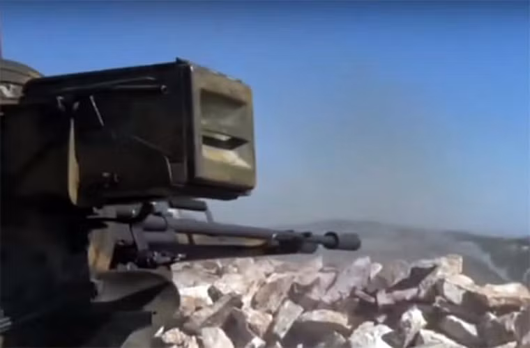 Hoạt động chủ yếu tại khu vực này là nhóm khủng bố Al Nusra Front một nhánh của al-Qaeda tại Syria. Tuy nhiên nhóm này lại được sự bảo trợ khá lớn từ Thổ Nhĩ Kỳ do đó việc đẩy lùi và hoàn toàn kiểm soát tuyến biên giới với Thổ ở Latakia là một thách thức khá lớn đối với Quân đội chính phủ Syria.