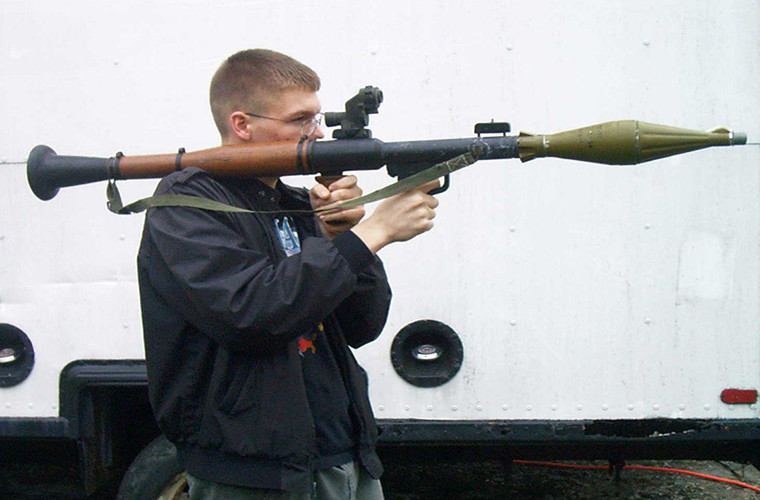 Tại một số thời điểm, các dòng súng trường tấn công Kalashnikov còn được trang bị phổ biến trong lực lượng phòng vệ của Israel và theo thời gian nó dần bị thay thế. Điều này cũng từng xảy ra với dòng súng phóng lựu chống tăng RPG-7 khi nó trở thành hỏa lực chính tại một số tiểu đoàn bộ binh của Israel trước những năm 1990.