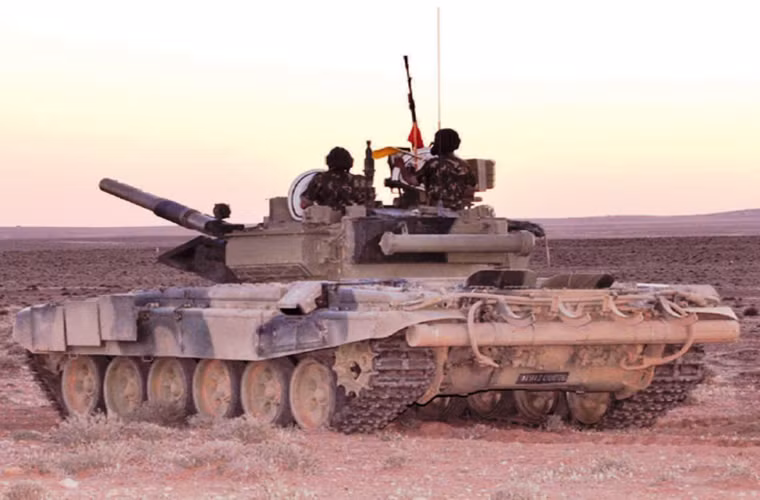 Theo thông tin ban đầu, xe tăng T-90 của Algeria chỉ mới được trang bị Shtora-1 trong thời gian gần đây. Nhiều khả năng là lô T-90 mới được Nga chuyển giao Algeria vào tháng 12 năm ngoái và tháng 3 năm nay tại cảng Oran đều được trang bị Shtora-1.