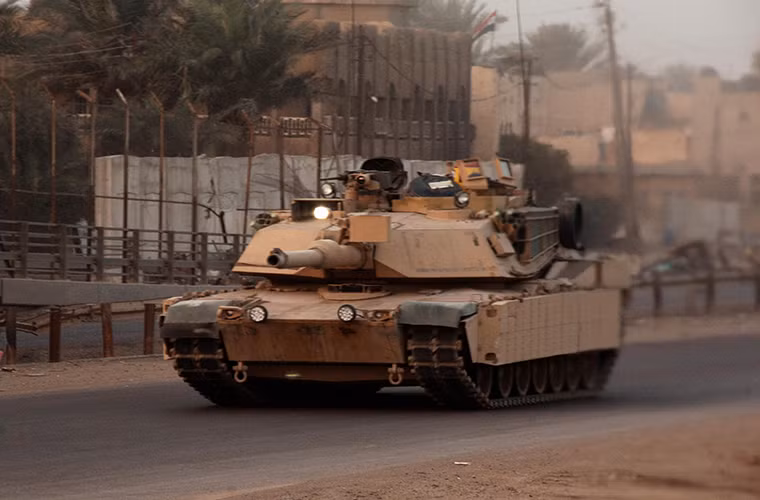 Một trong những điểm nổi bật nữa của Tusk là nó cho phép kíp chiến đấu bên trong xe trao đổi thông tin với các binh sĩ di chuyển bên ngoài mà không cần phải ra khỏi ra. Ngoài ra một chiếc Abrams không cần phải trang bị toàn bộ Tusk nó có thể sử dụng từng các modul khác tùy thuộc vào mỗi loại nhiệm vụ.