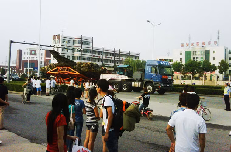 Trọng lượng cất cánh tối đa của J-31 là 25 tấn với bán kính chiến đấu 1.200km, trần bay lên tới 16km.