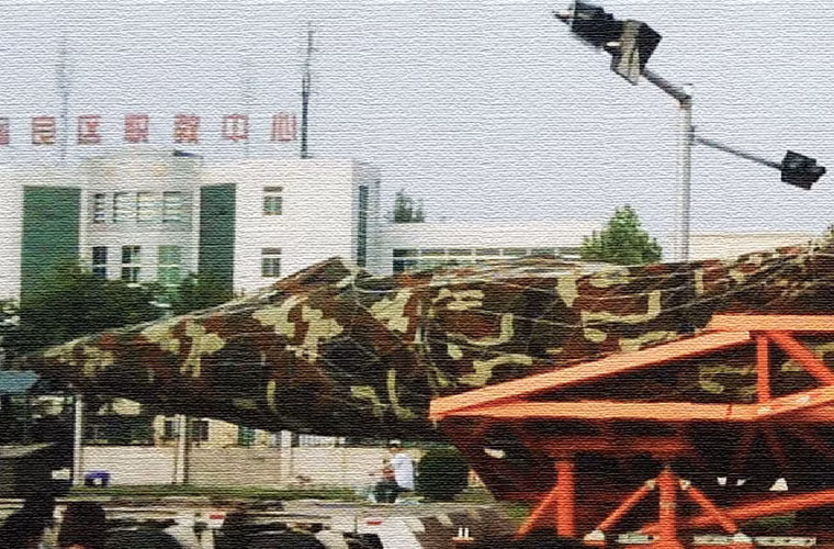 Trước đó trên mạng cũng lộ ảnh “máy bay bí ẩn” được cho là chiến đấu cơ J-31 đang vận chuyển trên đường.