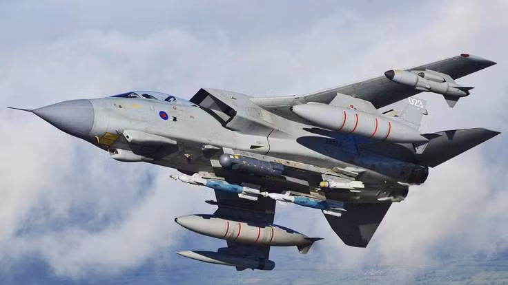 Theo The Guardian, hôm 10/1/2016 bốn quả tên lửa chống tăng Brimstone đã được Không quân Hoàng gia Anh triển khai trong hai nhiệm vụ không kích nhằm vào các mục tiêu của khủng bố ở gần Raqqa, bao gồm có một mục tiêu là một phương tiện của IS và ba mỏ dầu ở Omar.