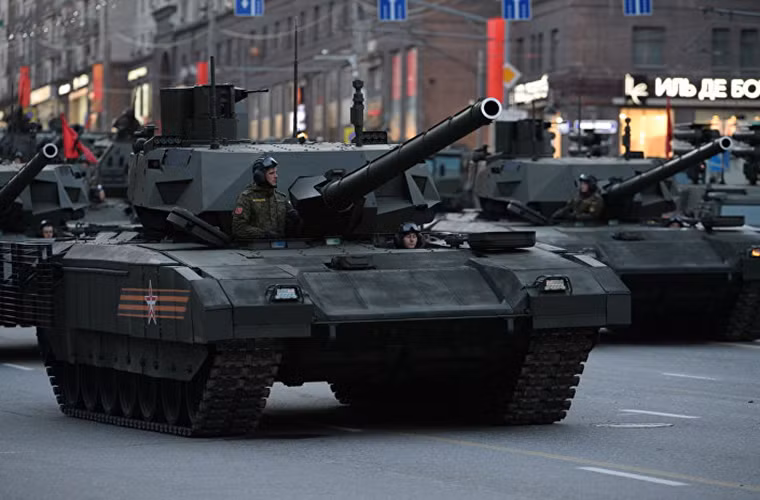 Chuyên gia phân tích Kyle Mizokami của tạp chí National Interest (NI) đã cho đăng tải danh sách top 5 mẫu vũ khí Nga đặc biệt nguy hiểm trong cả hiện tại và tương lai. Đứng đầu trong top 5 này không ai khác chính là siêu tăng T-14 Armata được phát triển dựa trên nền tảng khung gầm hạng nặng Armata.