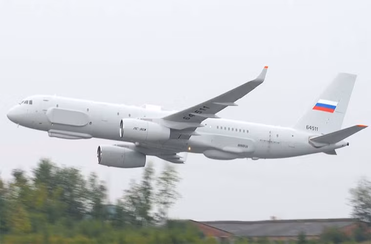 Tu-214R được Nga giới thiệu lần đầu tiên tại triển lãm hàng không Moscow Air Show MAKS-2013, và nó được biết tới như một phương tiện được sử dụng để giám sát mọi hoạt động quân sự của Mỹ trong tương lai nhưng vẫn phù hợp với Hiệp ước Bầu trời mở mà hai bên tham gia.