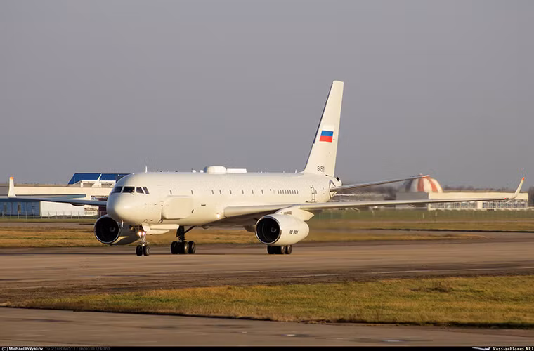 Tu-214R là một trong số ít máy bay trinh sát do thám điện tử thế hệ mới của Nga. Nó được phát triển dựa trên mẫu máy bay thương mại Tu-214 với tên mã là Project 141, được thiết kế để thay thế cho những chiếc máy bay trinh sát Ilyushin IL20M ELINT đã lỗi thời.