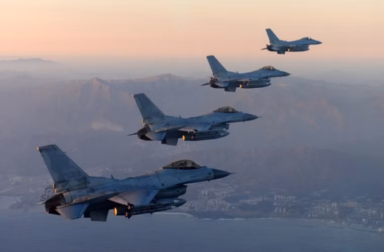 Phi đội tiêm kích F-16 của Không quân Hàn Quốc tham gia đợt tập trận chung “Đại bàng non” với Quân đội Mỹ.