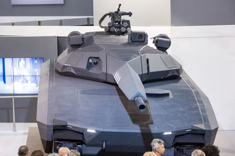 PL-10 Concept là mẫu thiết kế xe tăng tàng hình do công nghiệp quốc phòng Ba Lan chế tạo với sự trợ giúp của BAE System, Anh. Khung gầm của xe tăng được phát triển dựa trên khung gầm xe tăng hạng nhẹ CV90 của Thụy Điển. Mẫu thử nghiệm được giới thiệu vào năm 2013.