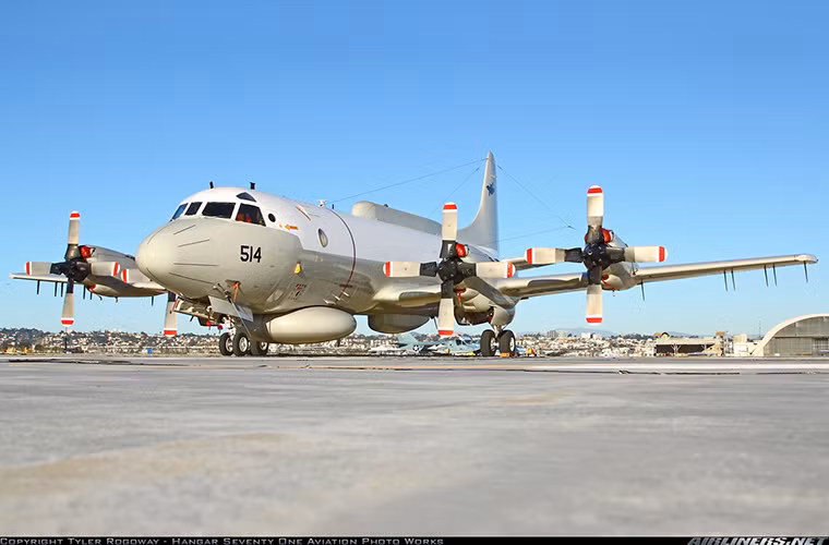 EP-3E được trang bị bốn động cơ cánh quạt Allison T56-A-14 có công suất 4.600 shp với tốc độ bay tối đa là 750km/h và có tầm hoạt động hơn 5.500km. Các thông số này đều tương tự như trên P-3.