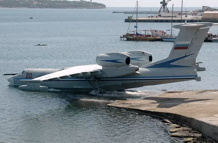 Hải quân Nga có ý định biến A-40 cụ thể hơn là biến thể A-42 thành một mẫu máy bay cứu hộ trên biển và chống ngầm mới nhầm thay thế phi đội Be-12 vốn chỉ còn 9 chiếc hiện tại. Dù cả Bộ Quốc phòng Nga lẫn Beriev đều đã ký các biên bản ghi nhớ cho việc mua ít nhất 4 chiếc A-42 với thời hạn bàn giao vào năm 2013 nhưng cho đến nay vẫn chưa có bất cứ thông tin mới nào về hợp đồng này.