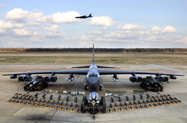 B-52H là biến thể hiện đại nhất của dòng máy bay ném bom chiến lược tầm xa B-52 của Mỹ, khi những chiếc B-52 đầu tiên được Không quân Mỹ đưa vào hoạt động từ năm 1955 cho đến tận ngày nay. Đã có khoảng 750 chiếc B-52 được Mỹ chế tạo từ năm 1952 cho đến 1962 và Không quân Mỹ có ý định duy trì hoạt động của loại máy bay ném bom này đến năm 2040 tức tròn 85 năm một kỷ lục đối với bất cứ mẫu máy bay ném bom nào.