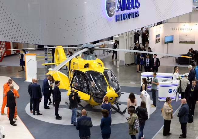 Trực thăng H135 của Airbus Helicopters thu hút khá nhiều sự quan tâm của khách thăm quan. Đây vốn là loại trực thăng cung cấp các dịch vụ y tế khẩn cân được sử dụng chủ yếu trong dân sự và cũng có thể được biến đổi để hoạt động trong lĩnh vực quân sự (Nguồn: Itar-tass).