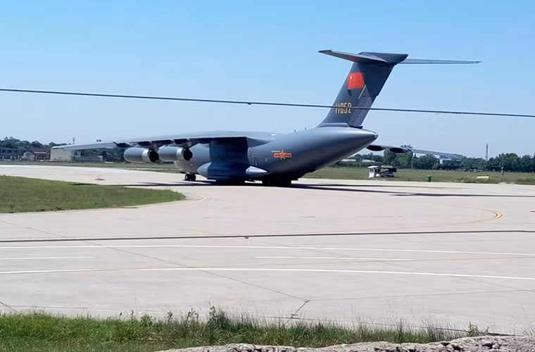 Trước khi xuất hiện thông tin Y-20 được chuyển đến Thành Đô, các phương tiện truyền thông nhà nước của Trung Quốc đồng loạt đưa tin không quân nước này cần tới 1.000 chiếc Y-20 mới có thể đáp ứng các nhu cầu khả năng không vận chiến lược của mình. Trong khi đó vào năm 2014 con số này chỉ là 400 chiếc.