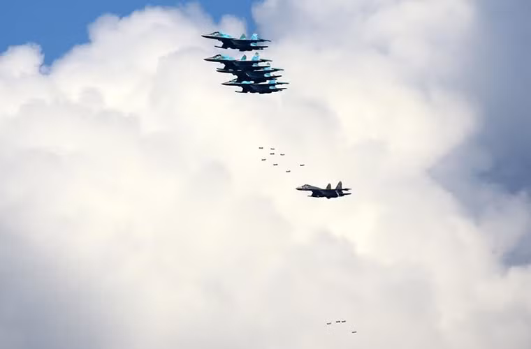 Tuy nhiên thiết kế sửa đổi của Su-27UB lại không đạt được các yêu cầu do Không quân Liên Xô đề ra, và nó không đủ tốt để thay thế những chiếc Su-24 khi đó. Năm 1983, Sukhoi đã bắt đầu thiết kế một biến thể Su-27 mới có tên mã là Su-27IB chuyên dành cho nhiệm vụ ném bom và là tiền thân tạo nên nguyên mẫu T-10V của máy bay ném bom Su-34 sau đó.