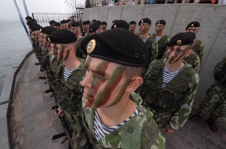 Lực lượng Lính thủy Đánh bộ Nga trong lễ kỷ niệm thành lập Hạm đội Biển Đen tại Sevastopol.