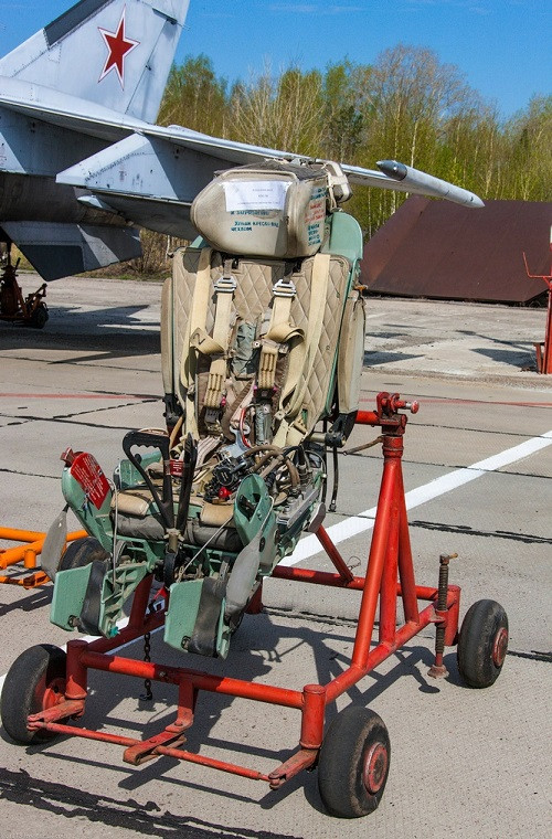 Tận mắt ghế phóng khẩn cấp KM-1M được trang bị trên những chiếc MiG-21.