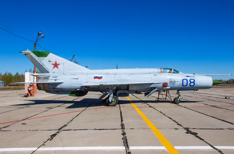 Tiêm kích đánh chặn MiG-21 được xem là dòng máy bay chiến đấu thành công nhất của Liên Xô trong Chiến tranh Lạnh, nó được hơn 50 quốc gia trên thế giới sử dụng. Thậm chí nhiều lực lượng không quân trên thế giới vẫn còn đang sử dụng loại máy bay này.