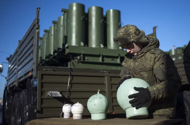 Ngoài đại đội pháo binh danh dự tiểu đoàn 449 cũng sẽ đảm nhận màn trình diễn pháo hoa vào đêm 23/2 một phần trong chương trình Ngày “Người bảo vệ Tổ quốc” nhằm tôn vinh những người lính Nga.