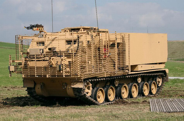 Smasher được đặt trên khung gầm xe chiến đấu bộ binh M2 Bradley tương tự như M270, nó có thể mang theo 12 đạn rocket 227mm. "Smasher" có thể sử dụng nhiều loại đạn rocket khác nhau kể cả đạn chùm với tầm bắn hiệu quả từ 32km đến 120km tùy vào các loại đạn rocket khác nhau.