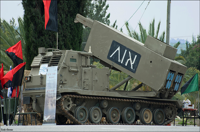 Hiện tại, lực lượng Phòng vệ Israel có khoảng 48 hệ thống rocket phóng loạt "Smasher" với tầm bắn tối đa 48km, nhưng trong tương lai các hệ thống rocket phóng loạt này sẽ được trang bị đạn tăng tầm có tầm bắn có thể lên đến 150km.