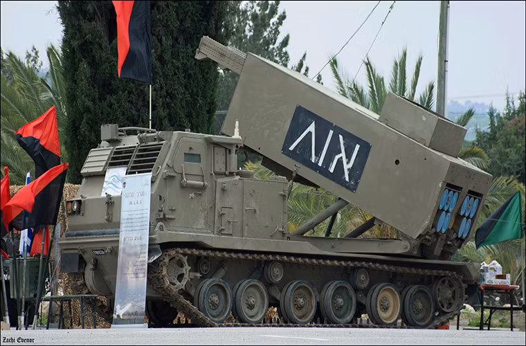 Hiện tại, lực lượng Phòng vệ Israel có khoảng 48 hệ thống rocket phóng loạt "Smasher" với tầm bắn tối đa 48km, nhưng trong tương lai các hệ thống rocket phóng loạt này sẽ được trang bị đạn tăng tầm có tầm bắn có thể lên đến 150km.