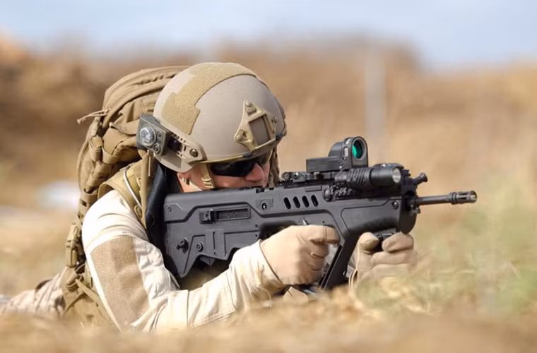 Ngoài Israel, hiện tại Tavor TAR-21 và các biến thể của nó cũng đang được 24 quốc gia trên thế giới sử dụng trong đó có cả Việt Nam.