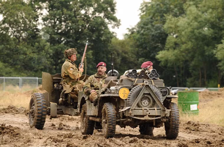 Dù vậy khả năng vận tải của Willys MB lại một lần nữa khiến con người ta phải nể phục khi nó có thể chở theo tối đa 450 tấn hàng hóa hoặc 4 binh sĩ cùng đầy đủ trang bị.