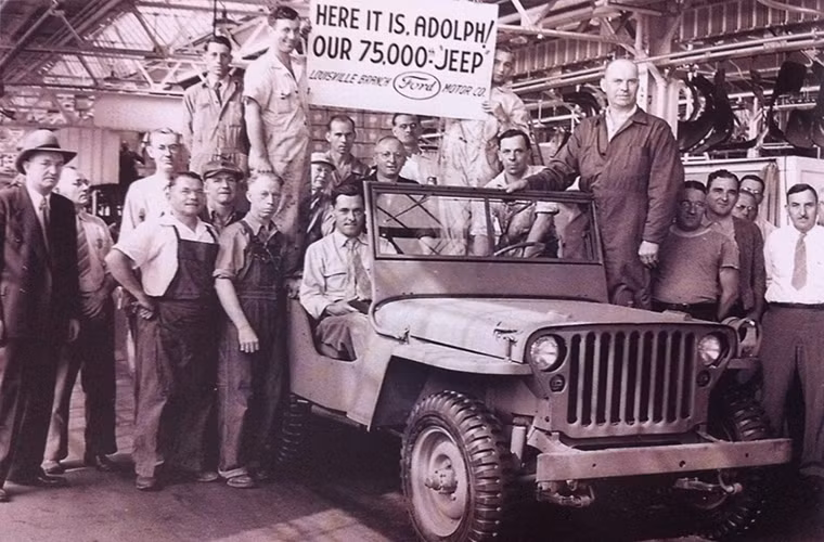 Đã có hơn 360.000 chiếc Willys MB được Willys-Overland sản xuất trong giai đoạn từ năm 1941-1945. Kỷ lục đó biến dòng xe này thành mẫu jeep phổ biến nhất trong thời gian này. Trong khi đó Ford cũng không kém cạnh với hơn 270.000 chiếc còn American Bantam sản xuất cầm chừng trước khi rút khỏi hợp đồng này.