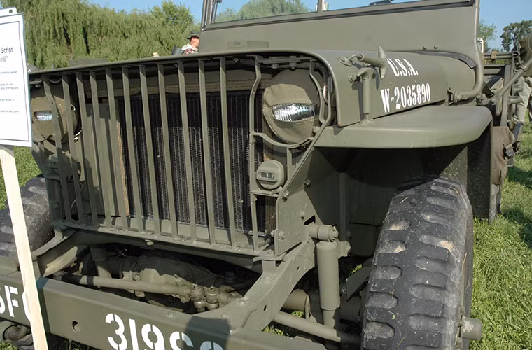 Cả Willys MB và Ford GP đều có thiết kế khá giống nhau và thứ duy nhất giúp ta phân biệt được chúng là nắp capo hoặc thanh chắn bộ tản nhiệt.