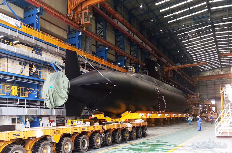 Theo truyền thông Indonesia, nhà máy đóng tàu hải quân DSME của Hàn Quốc đã hoàn tất việc đóng mới chiếc tàu ngầm lớp Chang Bogo đầu tiên mà Indonesia đặt mua từ Hàn Quốc. Nguồn ảnh: Korps Hiu Kencana