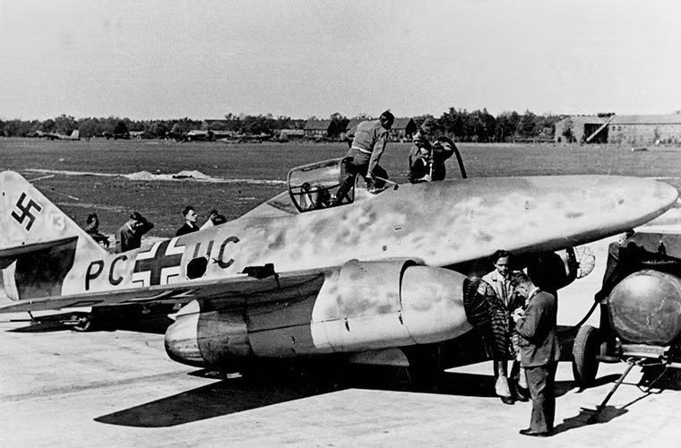Dù sở hữu tới hơn 1.400 chiếc Messerschmitt Me-262, nhưng trên thực tế số máy bay này không giúp được Đức dành lại vị thế trên chiến trường của mình, bên cạnh đó sức mạnh của Messerschmitt Me-262 không giống như những gì người Đức khi nó còn khá nhiều hạn chế.