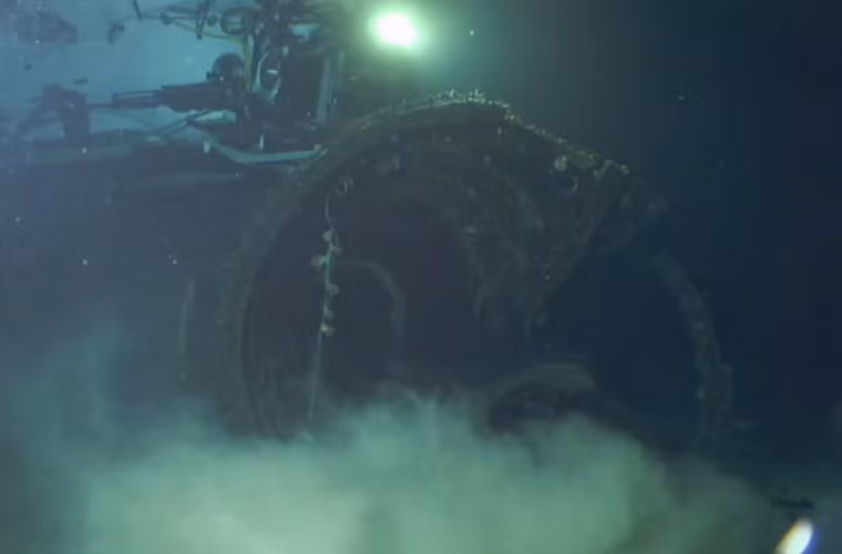 Chiếc tàu ngầm của người Nhật đã bị vỡ thành nhiều phần sau 70 năm dưới đáy biển.