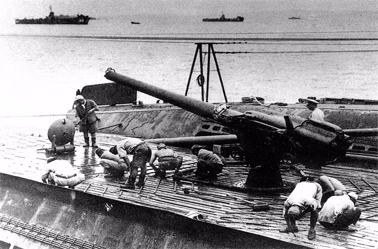 Dù không dành được bất cứ chiến thắng đáng kể nào nhưng các tàu ngầm tấn công I-400 vẫn trở thành biểu tượng của ngành công nghiệp hàng hải Nhật Bản khi đó cũng như trên thế giới. Trong ảnh là pháo chính 140mm của I-400 với tầm bắn lên tới 16.000m