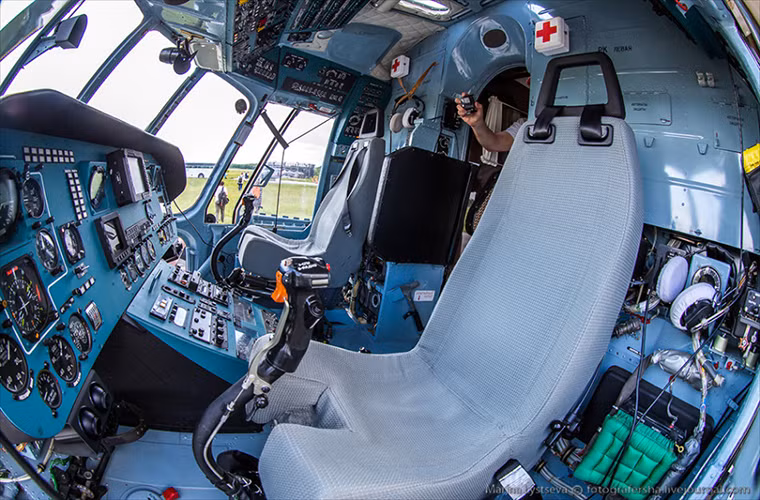 Cận cảnh buồng lái hiện đại của Mi-172, nó được trang bị các công nghệ hàng không tiên tiến nhất của Nga hiện nay.