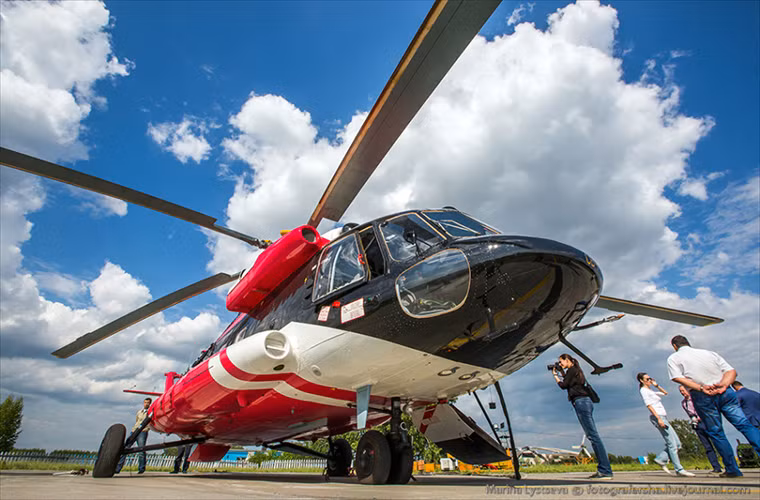 Mi-171A2 trang bị cặp động cơ tuốc bin trục VK-2500PS-03 cho tốc độ bay tối đa 280km/h, tốc độ bay trung bình 260km/h, tầm bay cực đại 800km, trần bay 6.000m.