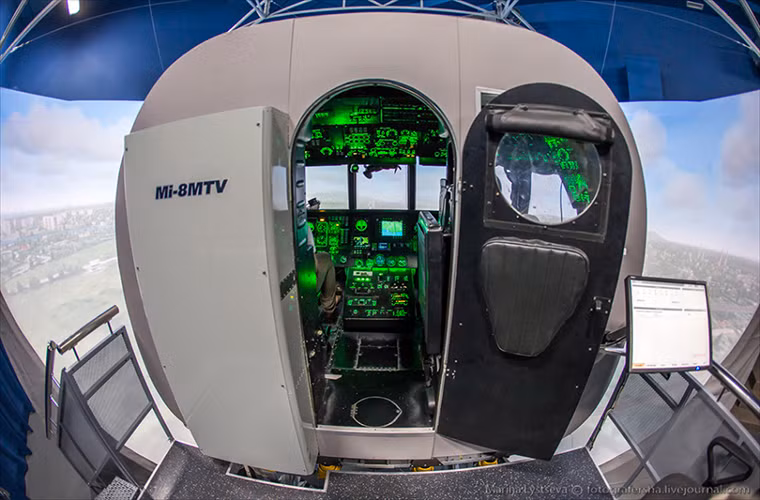 Bên cạnh dây chuyền sản xuất trực thăng nhà máy Kazan còn chế tạo các hệ thống lái mô phỏng dành cho nhiều dòng trực thăng khác nhau. Trong ảnh là hệ thống lái mô phỏng dành cho biến thể Mi-8MTV.