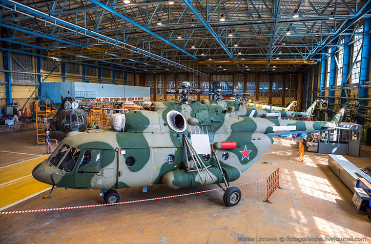 Tại nhà máy sản xuất trực thăng Kazan, bạn có thể yêu cầu bất cứ cấu hình nào cho chiếc trực thăng mà bạn muốn mua. Tuy nhiên giá của cấu hình riêng đương nhiên là không rẻ chút nào.