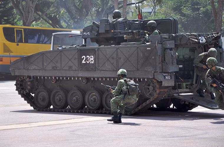 Cũng theo Bộ trưởng Ng cho biết, AFV là một phần trong kế hoạch phát triển các loại vũ khí tương lai của Singapore trong cả ba quân chủng. Việc thay thế các trang bị cũ có trong biên chế của Quân đội Singapore sẽ được diễn ra trong thời gian sớm nhất. Ông còn lấy ví dụ về mẫu trực thăng Super Puma đã hoạt động trong Không quân Singapore hơn 20 năm.