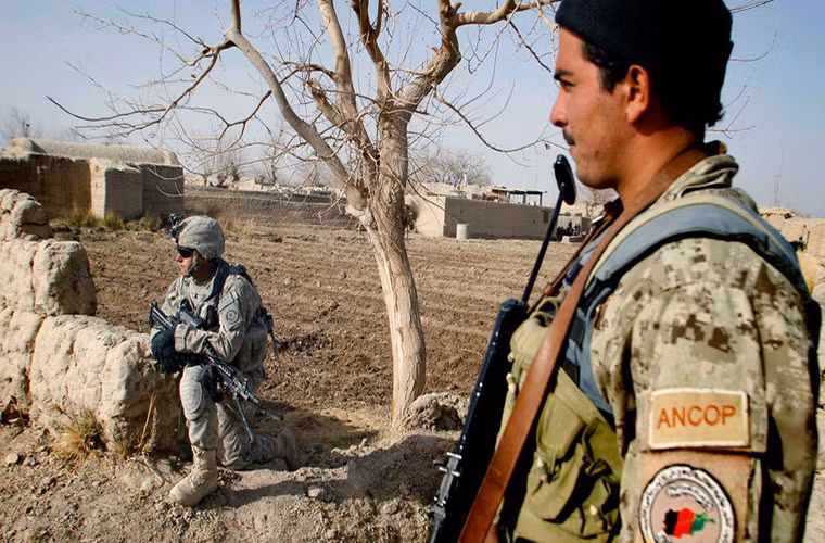 Nhiều nhận định cho rằng, Afghanistan chỉ có thể giành được hòa bình thực sự chỉ khi chính quyền trung ương Kabul, Taliban và thủ lĩnh các bộ tộc của nước này cùng ngồi lại với nhau để tìm một giải pháp chung cho tình hình bất ổn hiện tại.