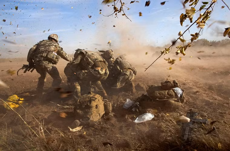 Ước tính, sau 15 năm tham chiến ISAF đã mất tới hơn 18.000 binh sĩ, đó là chưa kể tới 20.000 lính đánh thuê cùng hơn 300.000 binh sĩ và dân thường Afghanistan. Trong khi đó Taliban chỉ mất hơn 40.000 quân nhưng sức mạnh không hề suy giảm.