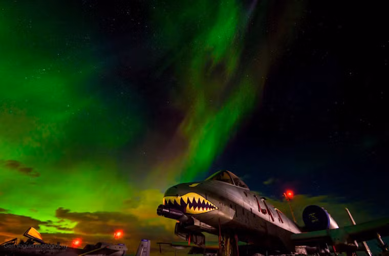 Dù nhiều lần Không quân Mỹ muốn cho nghỉ hưu phi đội A-10 của nước này và thay thế bằng các loại máy bay chiến đấu khác hiện đại hơn. Nhưng thực tế chiến trường A-10 vẫn không có đối thủ khi những chiếc tiêm kích F-16, trực thăng tấn công AH-64D hay thậm chí cả “siêu” máy bay chiến đấu tàng hình thế hệ thứ 5 F-35 không thể làm được những điều chỉ có A-10 mới có thể làm được.