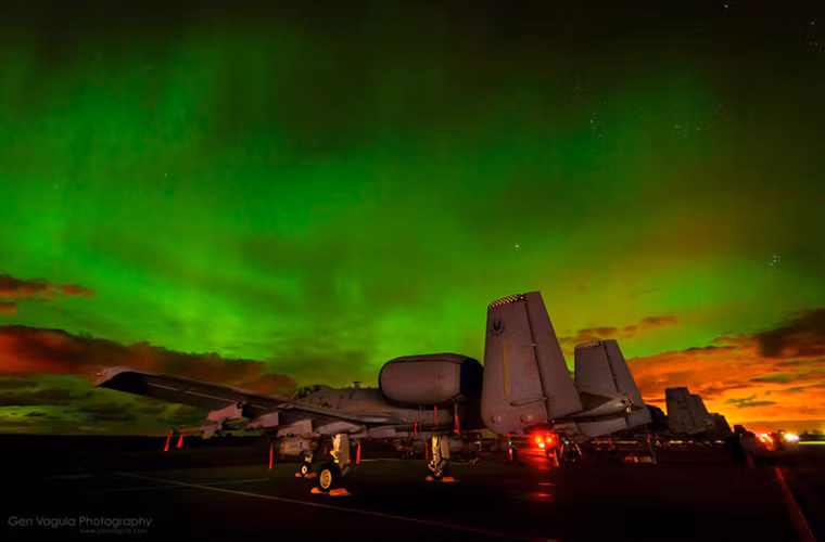 Tất nhiên với các loại bom thông minh những chiếc F-15 và F-16 của Không quân Mỹ có thể tấn công chính xác các mục tiêu từ trên cao nhưng sẽ không hiệu quả bằng một chiếc A-10 bằng tầm thấp với khả năng xác định rõ mọi mục tiêu mặt đất của nó.