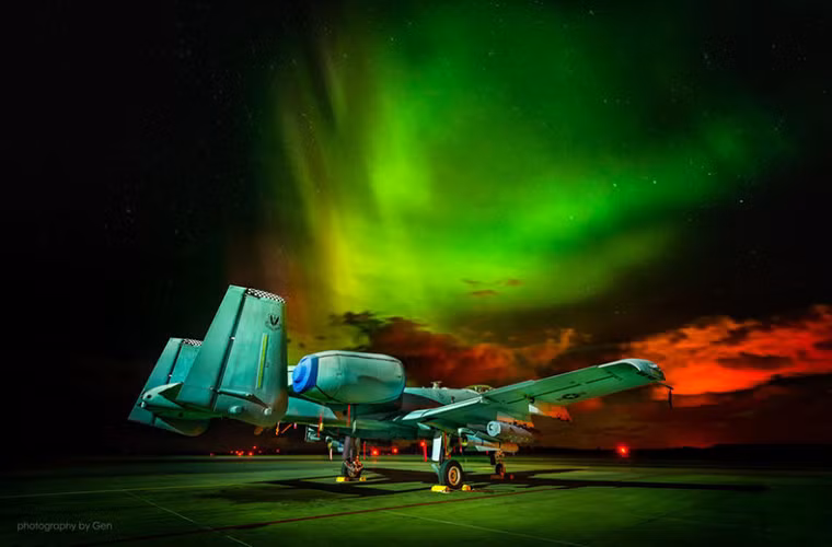 Anh dan may bay cuong kich A-10 nam gan Nga