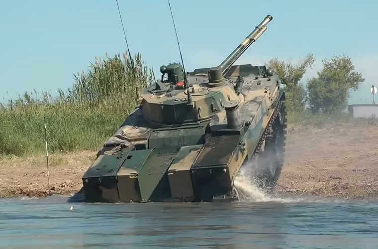 Với động cơ diesel 500 mã lực, BMD-4M có thể di chuyển với tốc độ tối đa 70km/h trên địa hình thông thường hay vượt qua các khu vực có địa hình phức tạp ở tốc độ 45km/h. Tầm tác chiến hiệu quả của mẫu xe bọc thép này là 500km.