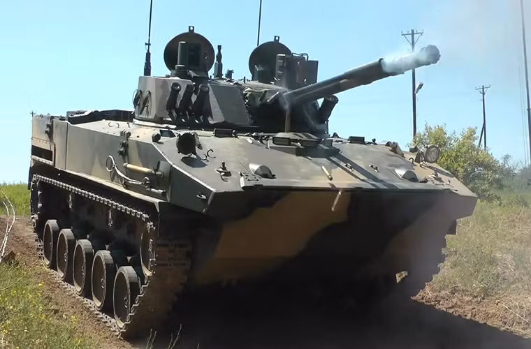 Hệ thống vũ khí phụ của BMD-4M ngoài pháo 30mm 2A72 còn có súng máy đồng trục 7.62mm PKT và súng máy 5.45mm RPK, hai bên tháp pháo cũng được trang bị các ống phóng lựu đạn khói dành cho ngụy trang và chống tên lửa chống tăng dẫn đường.