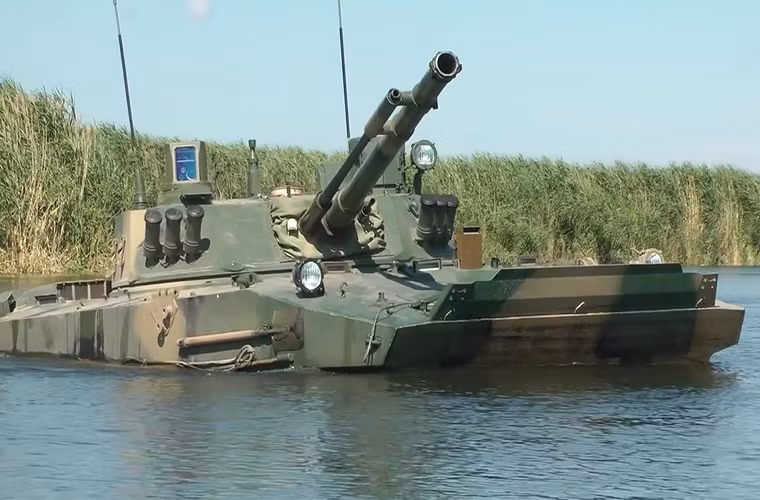 Kíp chiến đấu của BMD-4M là 3 binh sĩ và nó có thể chở theo 5 binh sĩ cùng đầy đủ trang bị. BMD-4M được triển khai từ trên không với đầy đủ phi hành đoàn của mình ở bên trong xe và phương tiện triển khai chính là những chiếc máy bay vận tải quân sự IL-76.