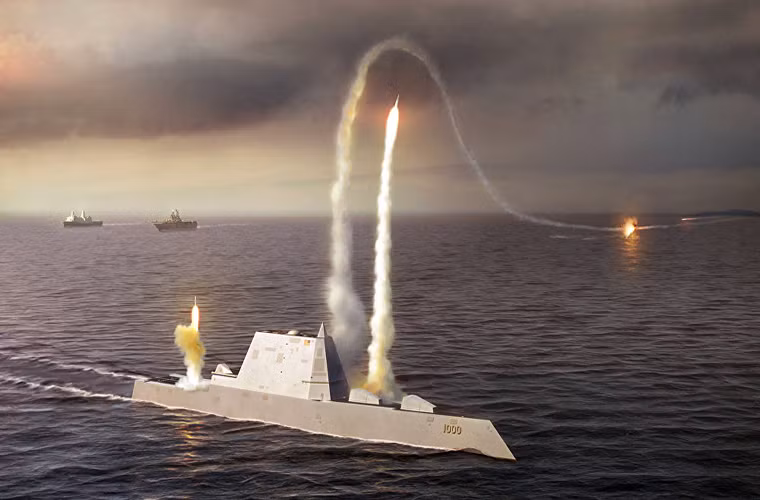 Về hệ thống vũ khí USS Zumwalt có thể được xem là một pháo đài di động trên biển khi nó được trang bị 4 tổ hợp ống phóng tên lửa thẳng đứng MK 57 VLS với 80 ống phóng có khả năng triển khai hầu hết các loại tên lửa có trong biên chế Hải quân Mỹ. Bên cạnh đó USS Zumwalt còn được trang bị hai pháo hạm tiên tiến AGS (Advanced Gun System) 155mm đạt tầm bắn tương đương tên lửa diệt hạm tầm trung.