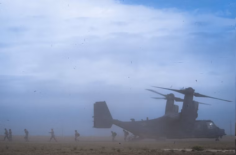 Máy bay vận tải quân sự đa năng MV-22 Osprey triển khai đội y tế khẩn cấp trong một đợt diễn tập vào tháng 8/2016.