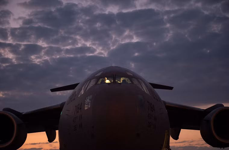 Cận cảnh máy bay vận tải chiến lược C-17 Globemaster III của Không quân Mỹ chuẩn bị cho một đợt diễn tập nhảy dù của Sư đoàn dù 82 vào tháng 5 năm nay.