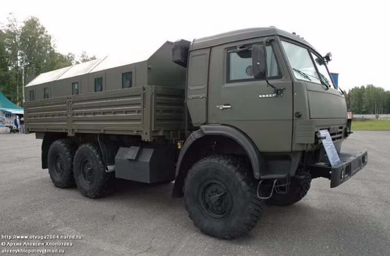 Dù vậy mỗi dòng xe tải đặc chủng của Ural hay Kamaz đều có vị trí riêng trong Quân đội Nga hiện nay. Trong ảnh là biến thể xe tải đặc chủng Kamaz-5350 với tổ hợp modul bọc thép MM 501 nó cũng có thể được xem là tiền thân của Typhoon-K sau này.